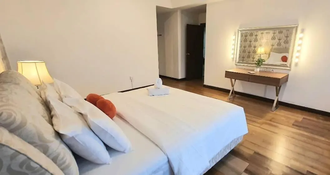 Regalia Suites With Infinity Pool Klcc By Staycation Homes Kuala Lumpur Apartment
