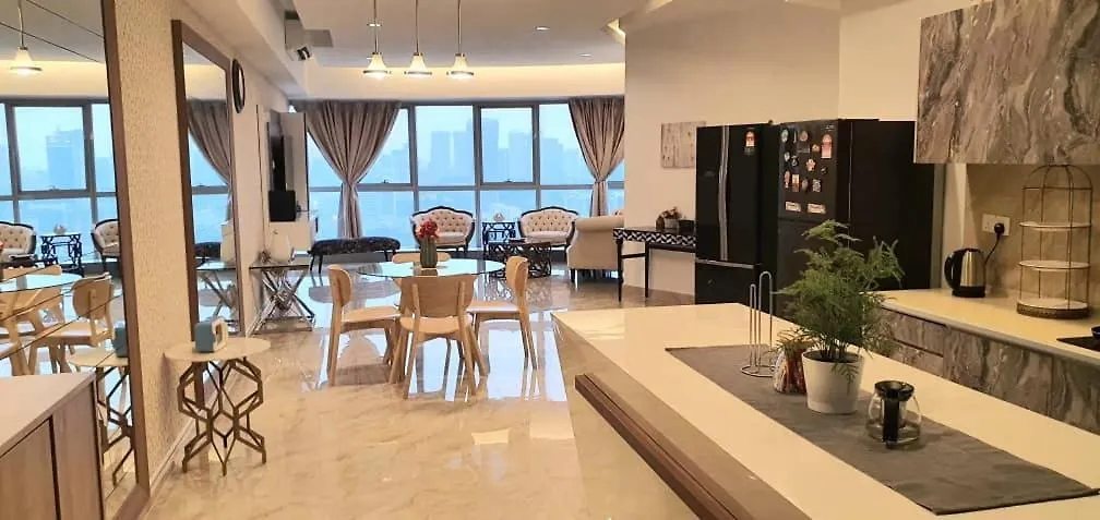 Regalia Suites With Infinity Pool Klcc By Staycation Homes Kuala Lumpur