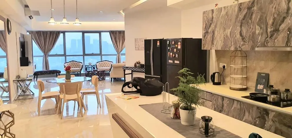 Regalia Suites With Infinity Pool Klcc By Staycation Homes Kuala Lumpur 0*,  Malaysia