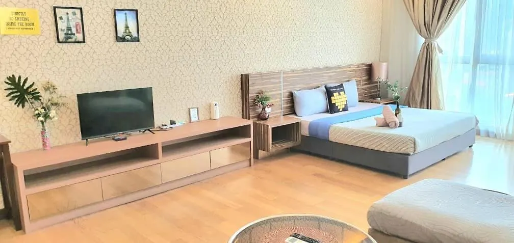 Regalia Suites With Infinity Pool Klcc By Staycation Homes Kuala Lumpur Apartment
